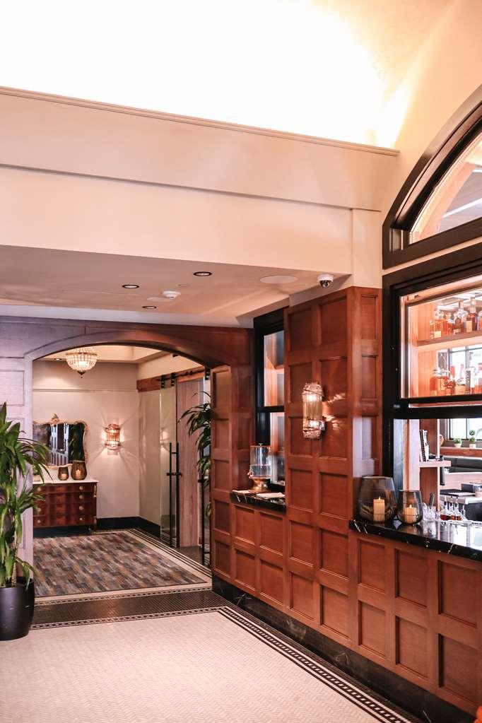 Dossier Hotel Portland Beltér fotó
